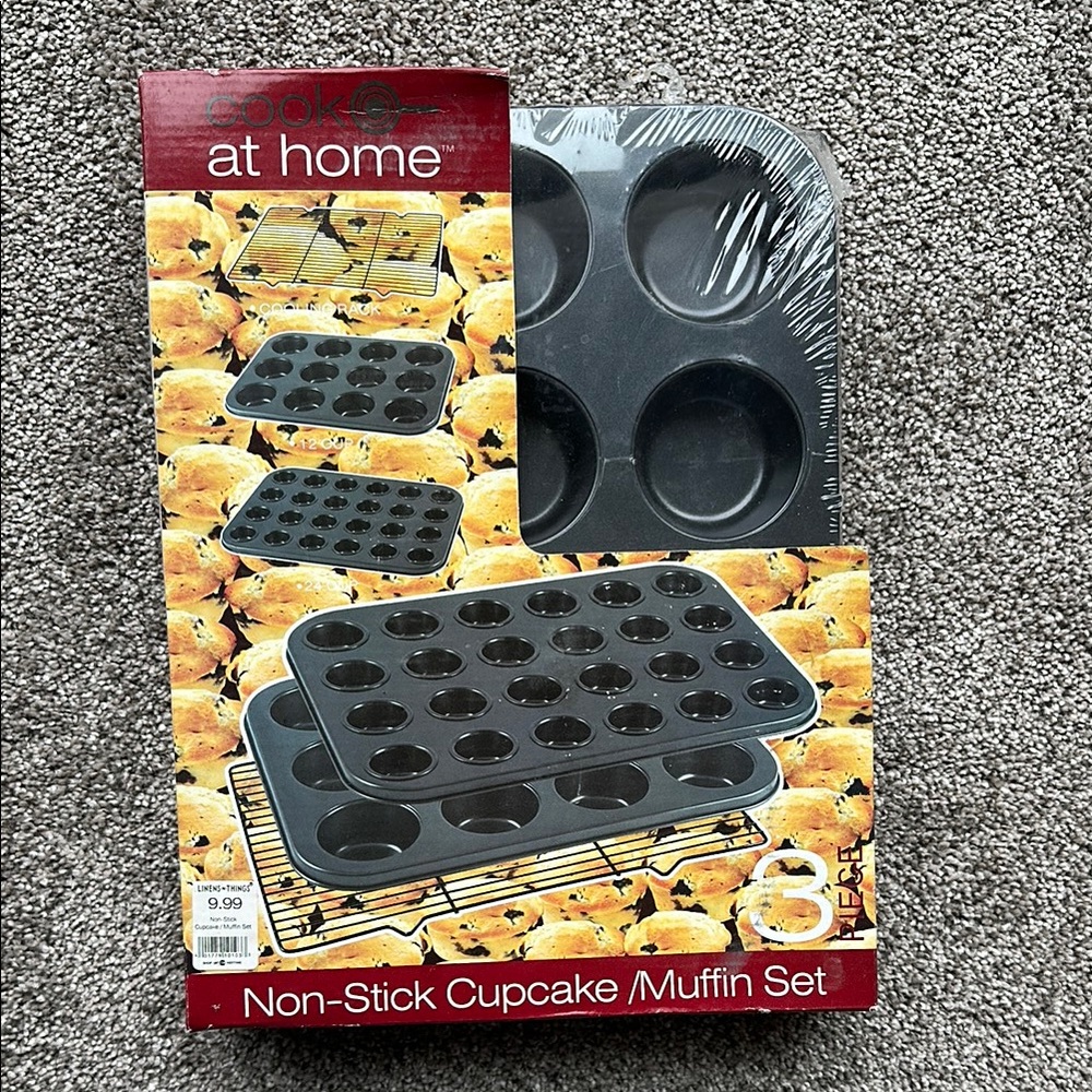 Non-Stick 3 piece Cupcake/Muffin Set